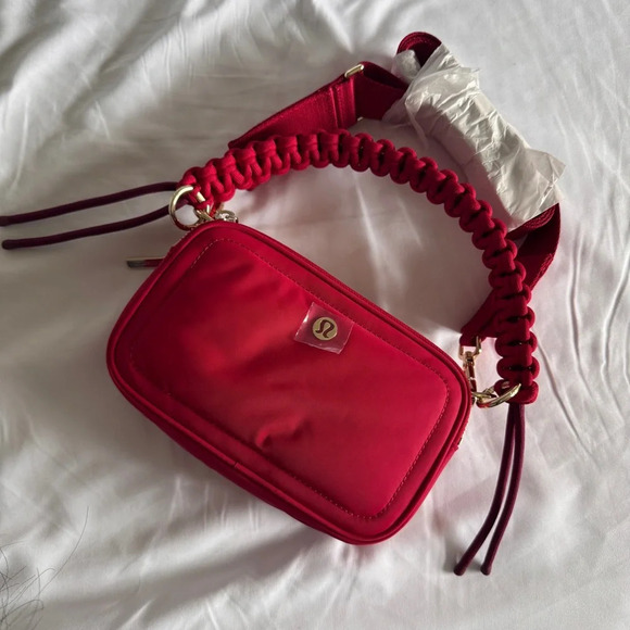 ❤️🆕 Lululemon Lunar New Year Crossbody Camera Bag with Top Handle - Dark Red - Picture 3 of 9